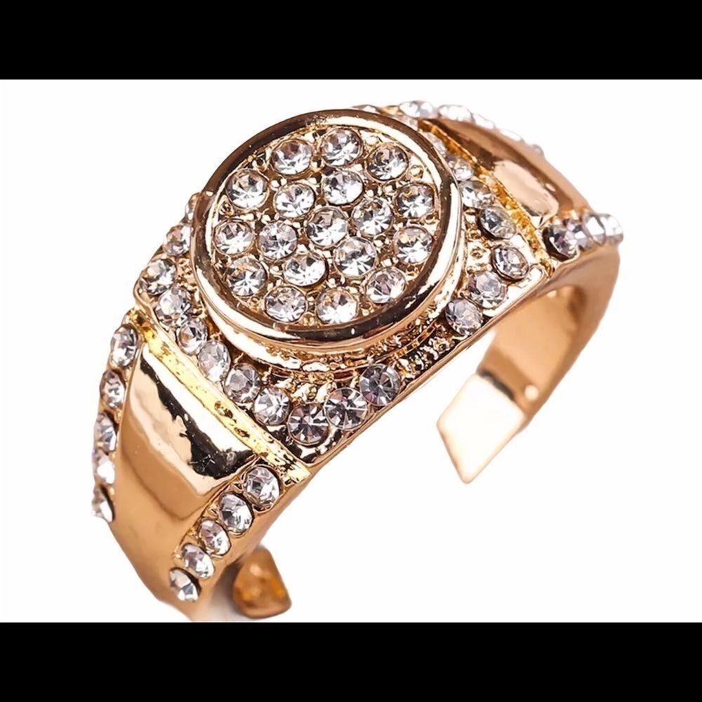 CZ COCKTAIL RING SIZE 7‎